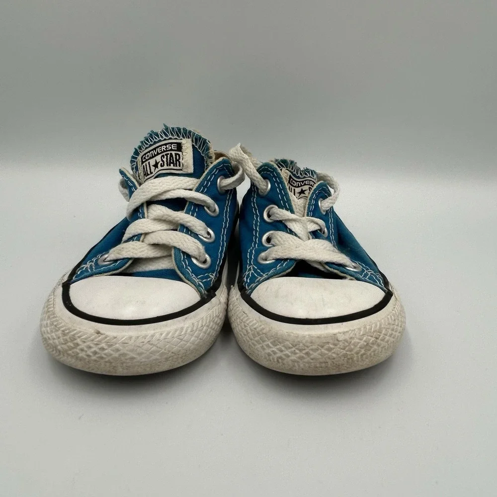 Blue Converse Toddler Size 5‎
